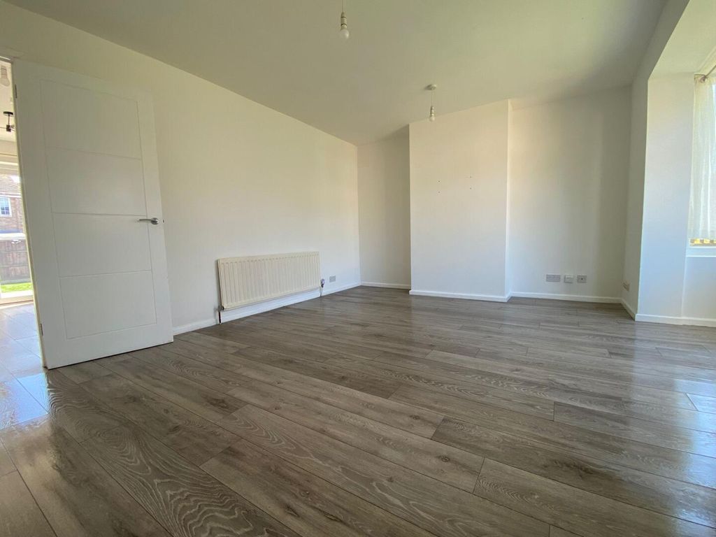 Property photo 2 of 11 Living Room