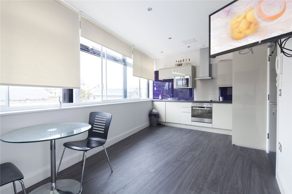 Property photo 2 of 17 Picture No. 05