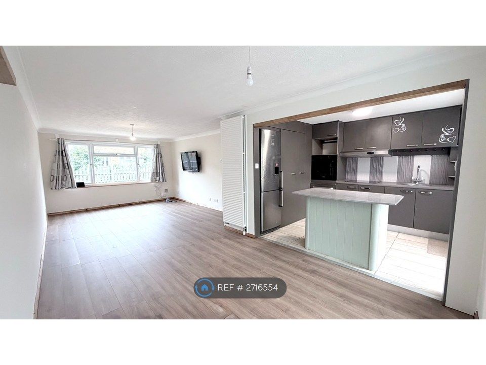 Property photo 1 of 17 Living Space