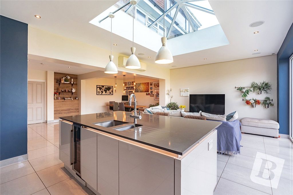 Property photo 2 of 23 Picture No. 02