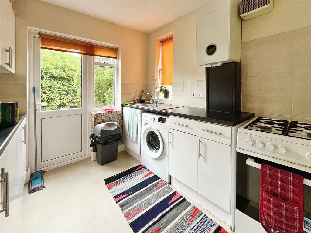 Property photo 2 of 11 Kitchen