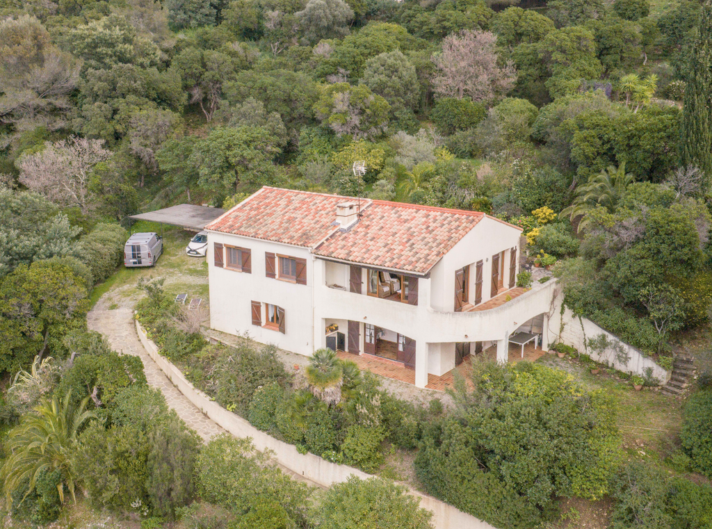 Property photo 1 of 11