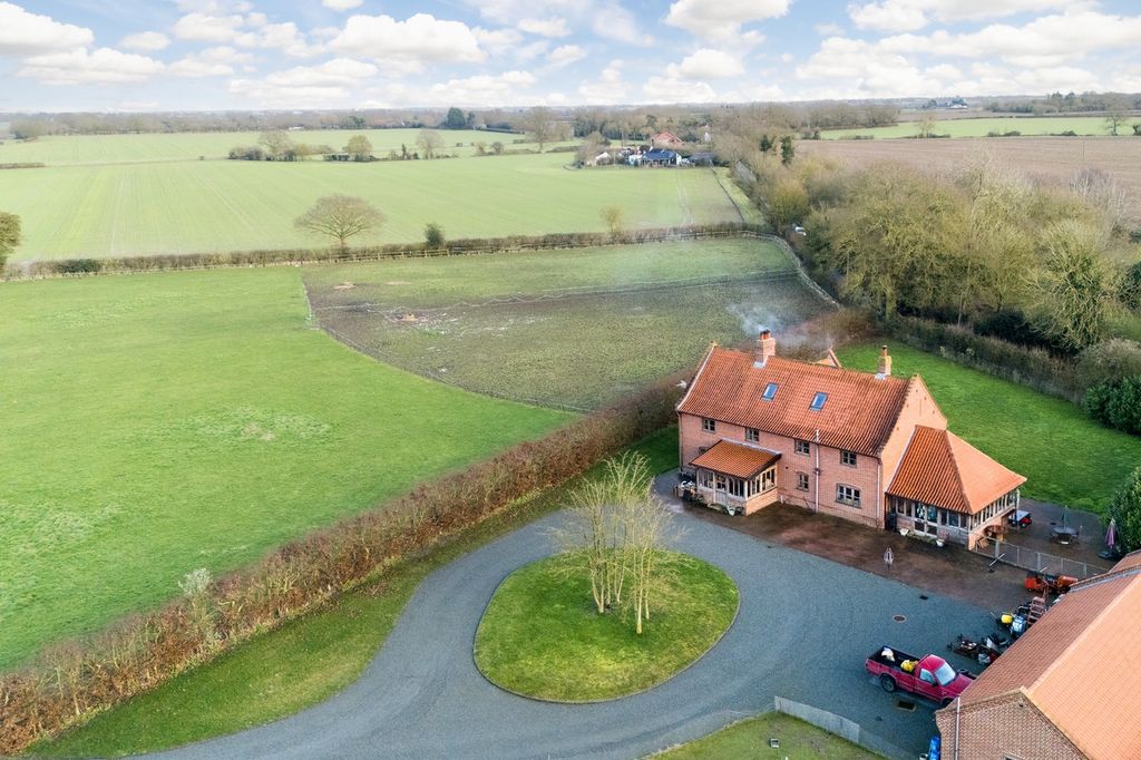 Property photo 3 of 31