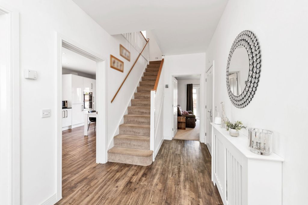 Property photo 2 of 23