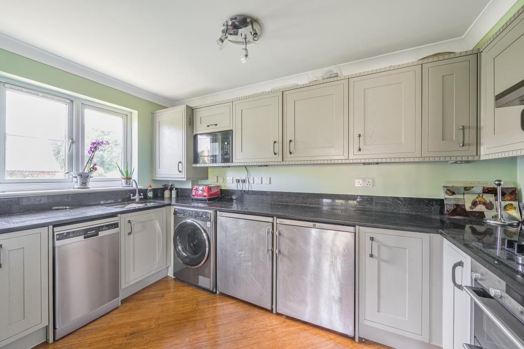 Property photo 3 of 18 Kitchen