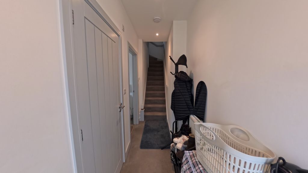 Property photo 2 of 14 Hallway