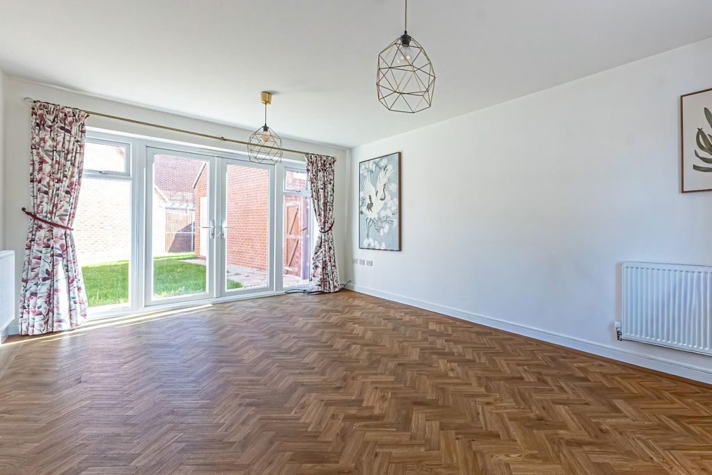 Property photo 2 of 21