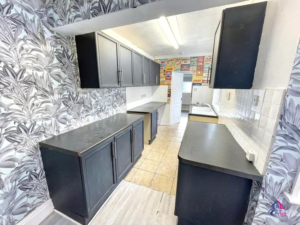 Property photo 2 of 13 Kitchen