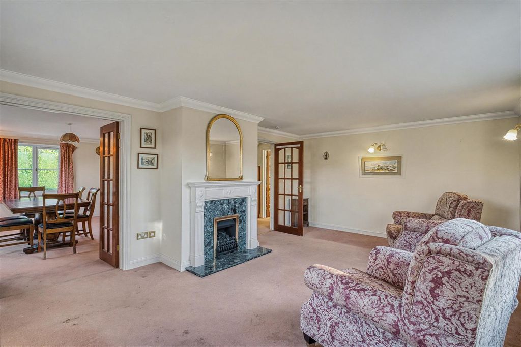 Property photo 2 of 10 Sitting Room