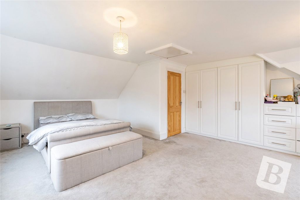 Property photo 3 of 18 Bedroom