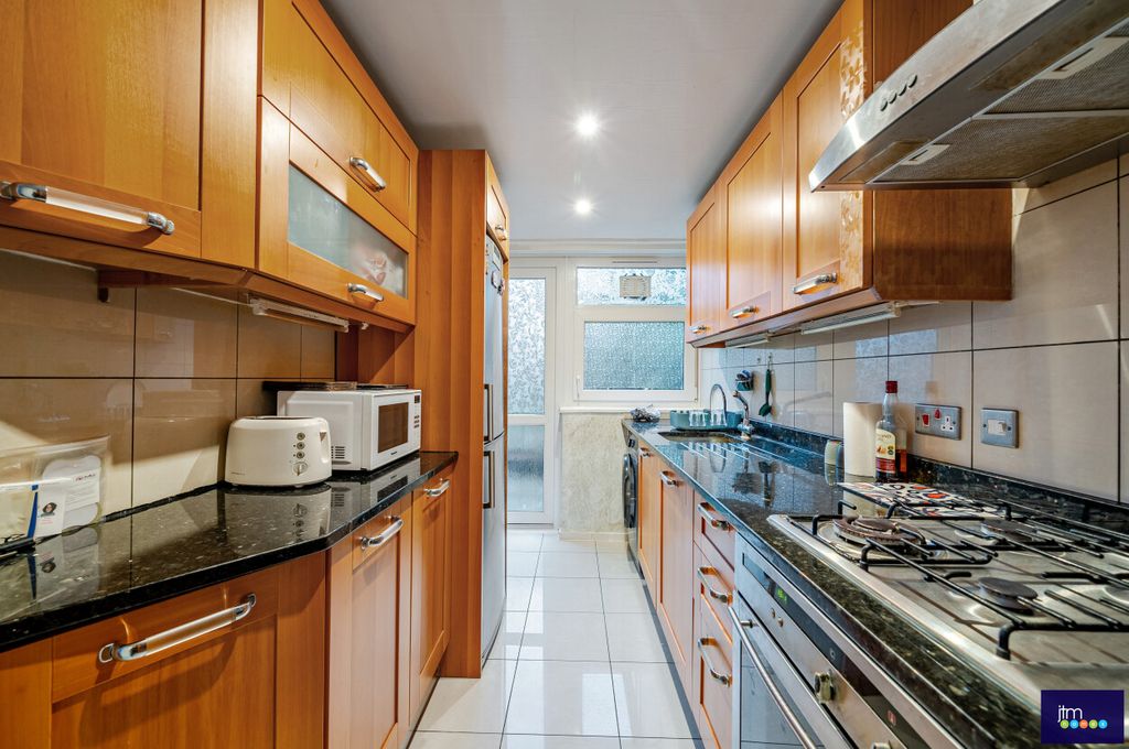 Property photo 3 of 12 9F8d2A3d-Fd10-430E-Af94-51Ab71B27d31