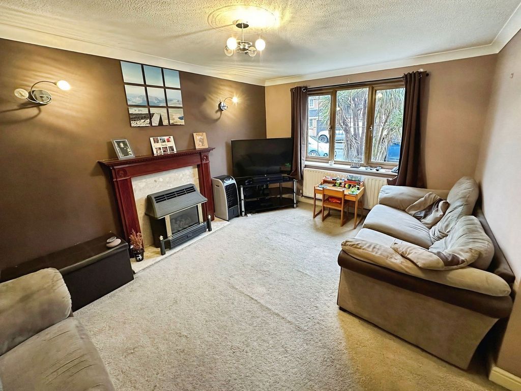 Property photo 2 of 19