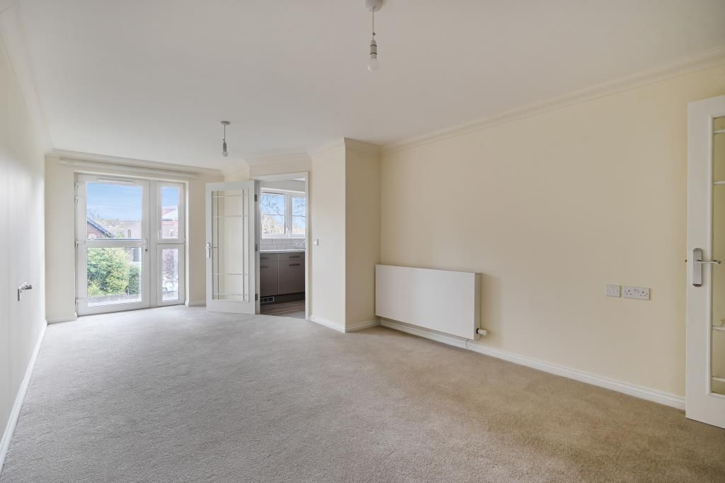 Property photo 2 of 18 Living Area