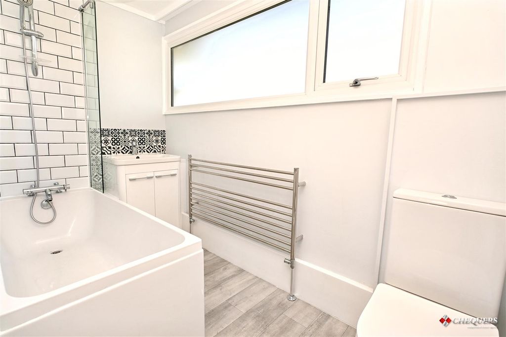 Property photo 3 of 18 Bathroom