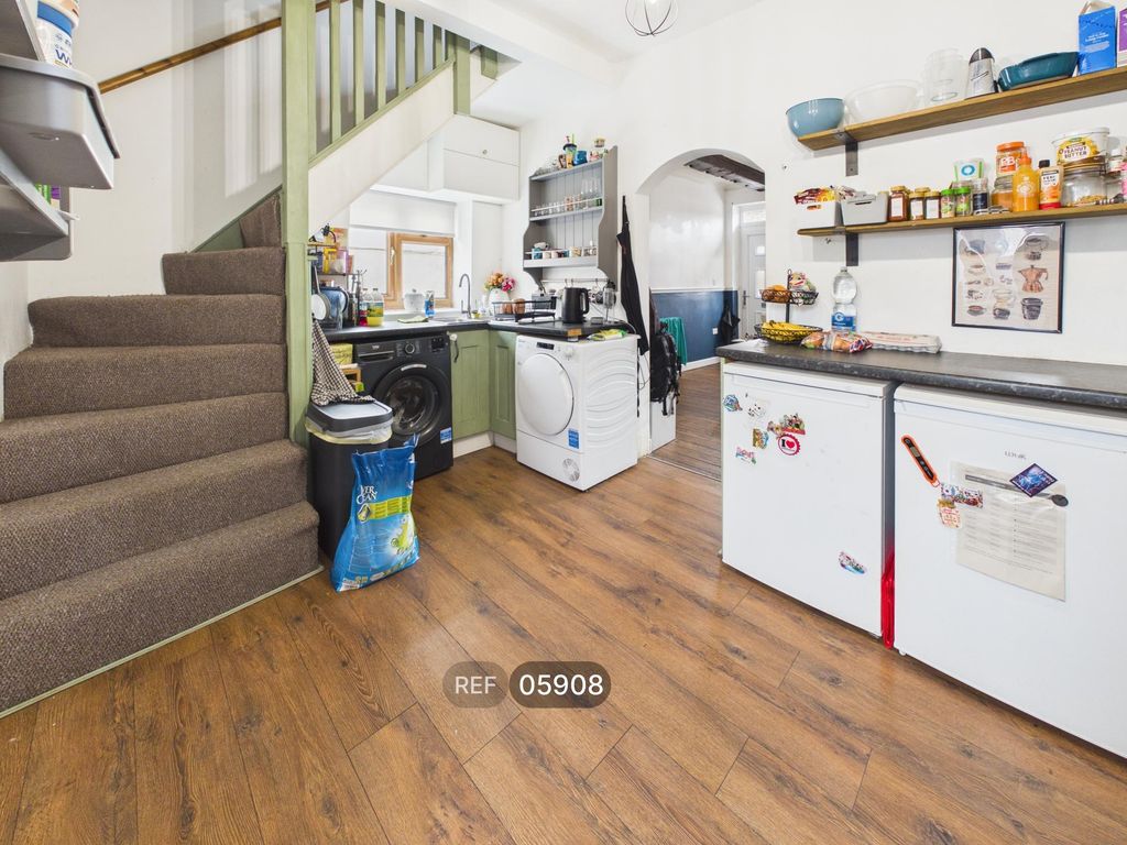 Property photo 3 of 13 Kitchen