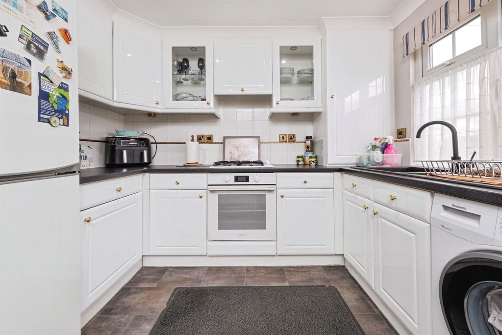 Property photo 3 of 20