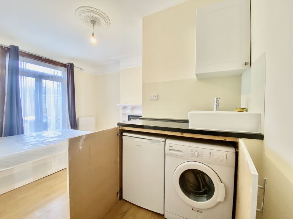 Property photo 3 of 6 Gallery