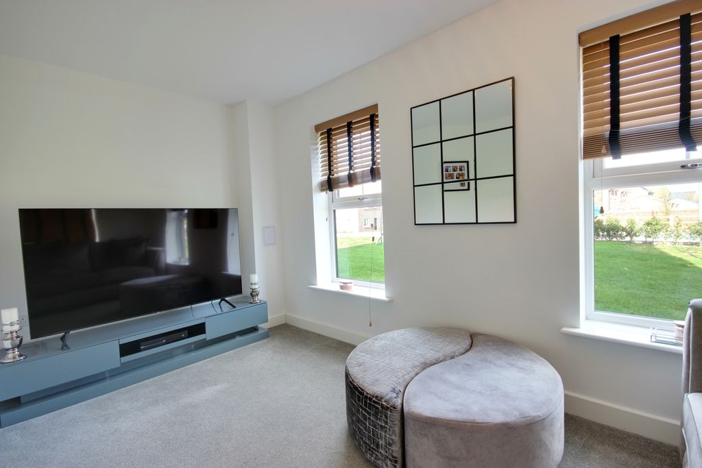 Property photo 3 of 13 1 Bed 2A