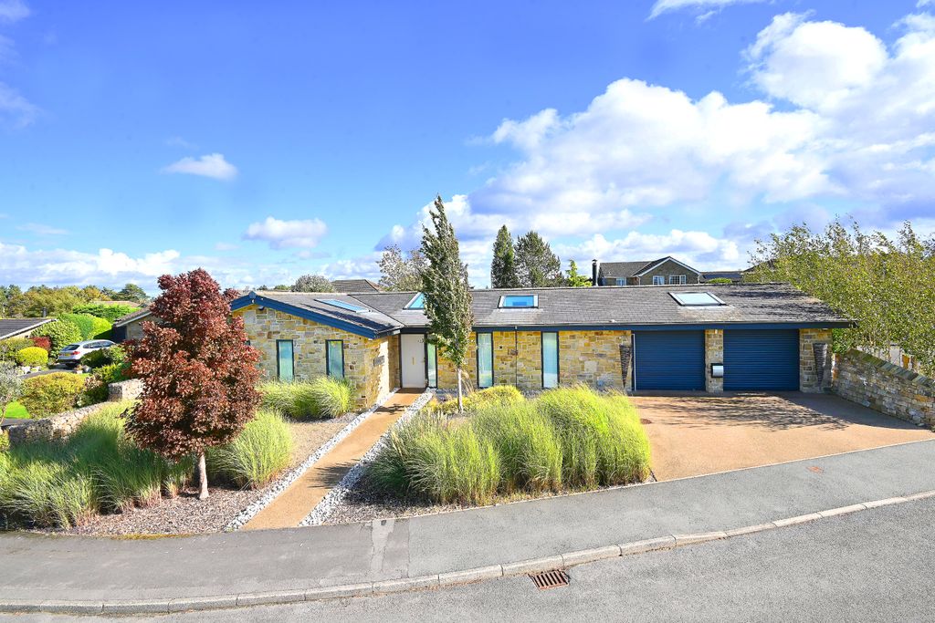Property photo 1 of 31