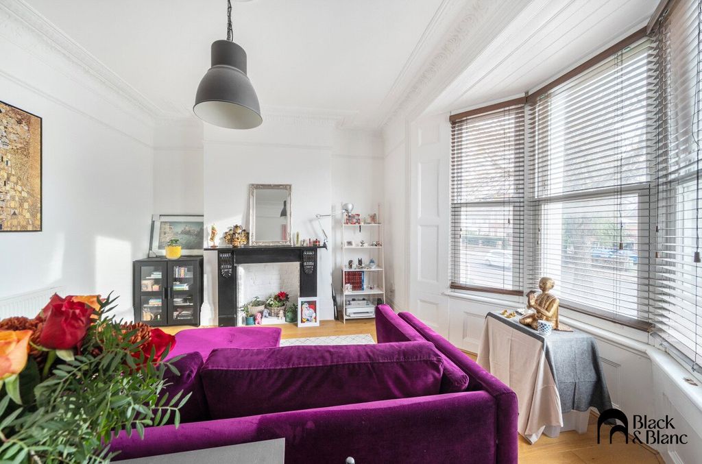 Property photo 2 of 9 Living Room