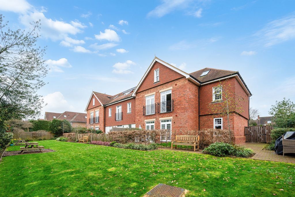 Additional image 15 of 2 bed flat for saleGresham Gardens, Oxted RH8