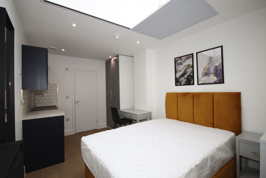 Property photo 1 of 5 Room To Rent High Street, Sittingbourne Me10, All Bills Included!