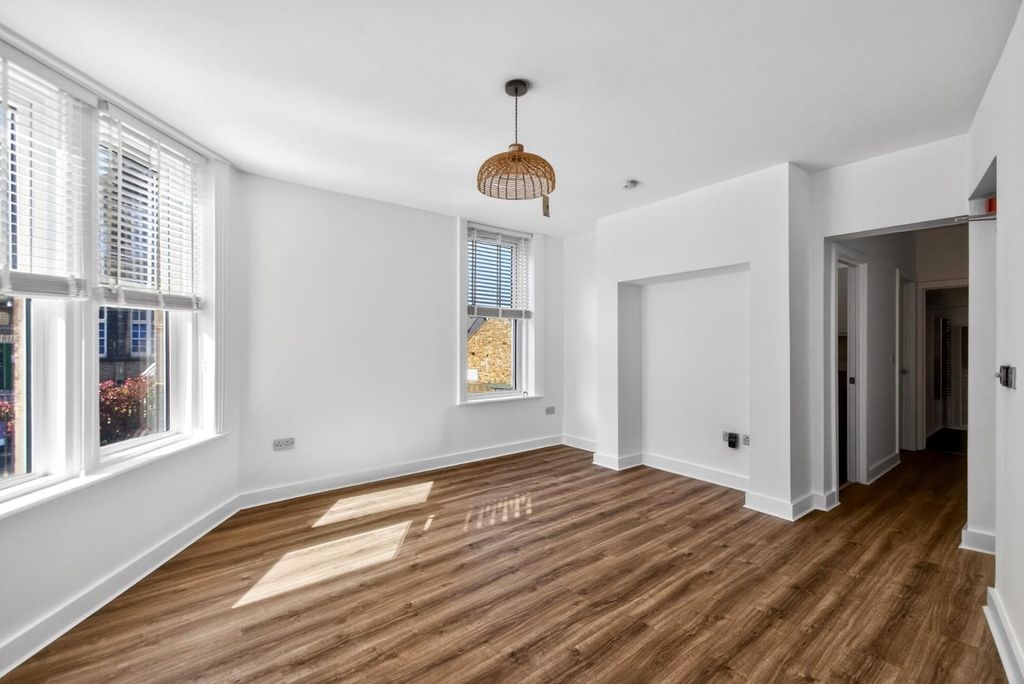 Property photo 3 of 9 Flat2-1Heywoodrd-4.Jpg