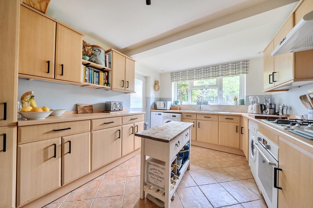 Property photo 2 of 20 Kitchen