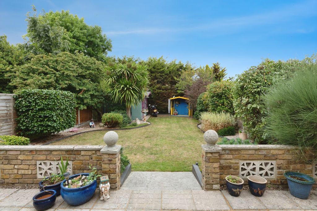 Property photo 3 of 19