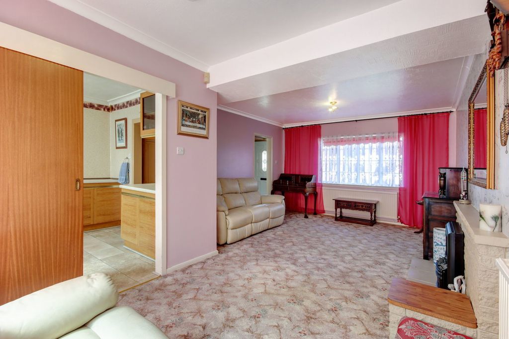 Property photo 2 of 20