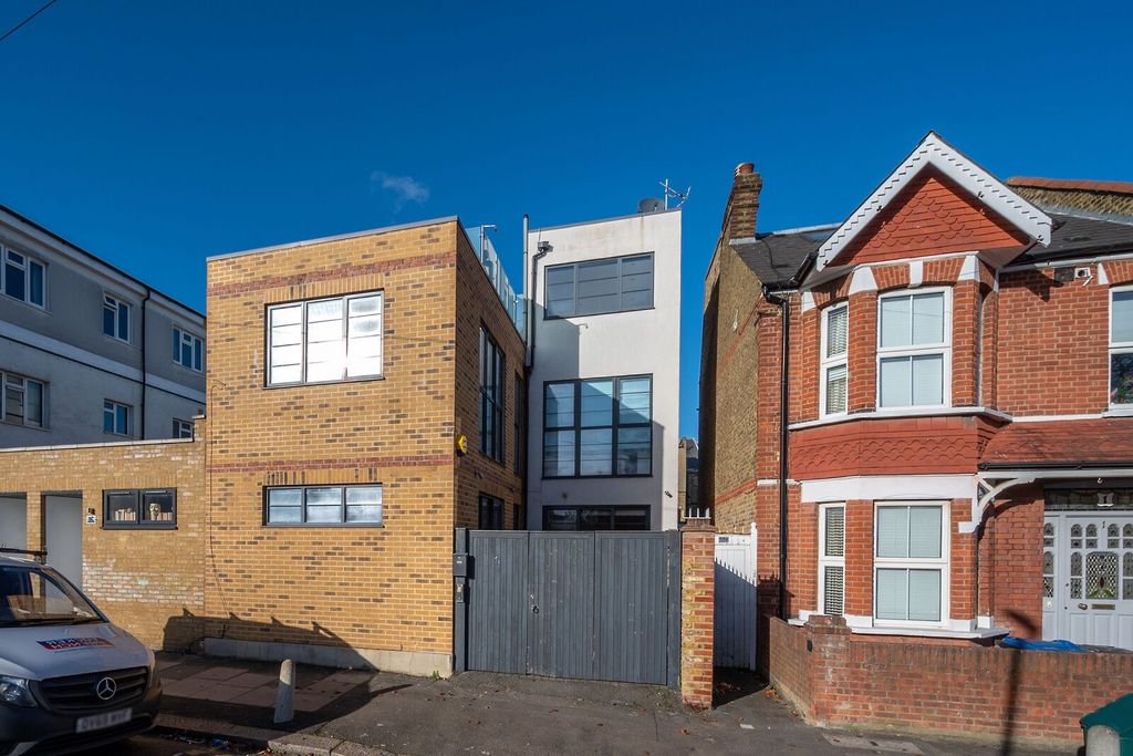 Property photo 2 of 18