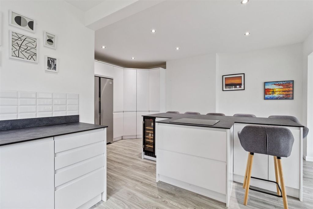Property photo 3 of 23 Greenoaks 30-014.Jpg