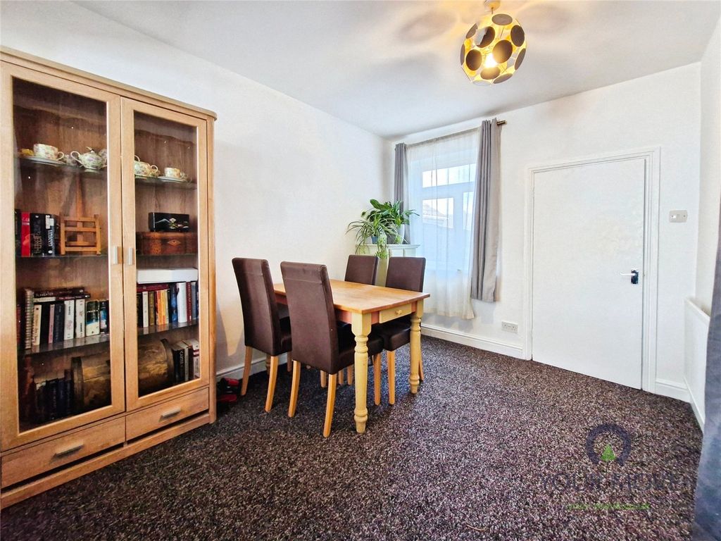 Property photo 3 of 17 Lounge/Diner