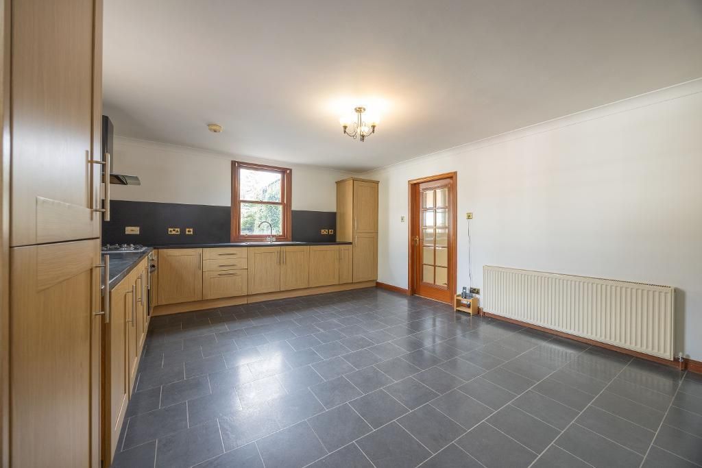 Property photo 2 of 27 Dining/Family Kitchen