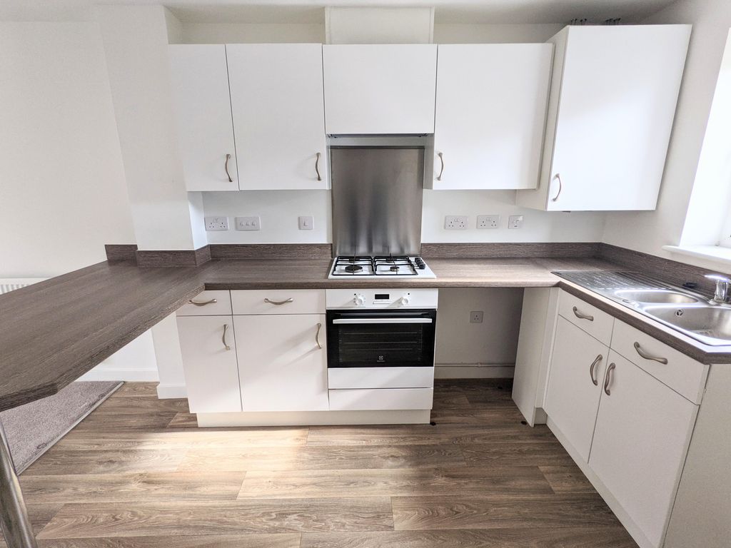 Property photo 2 of 10 Kitchen