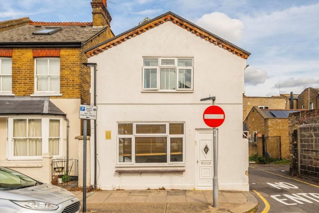 Property photo 1 of 1 3 Bed Semi-Detached House To Rent Goshawk Gardens, Hayes Ub4 8Ld