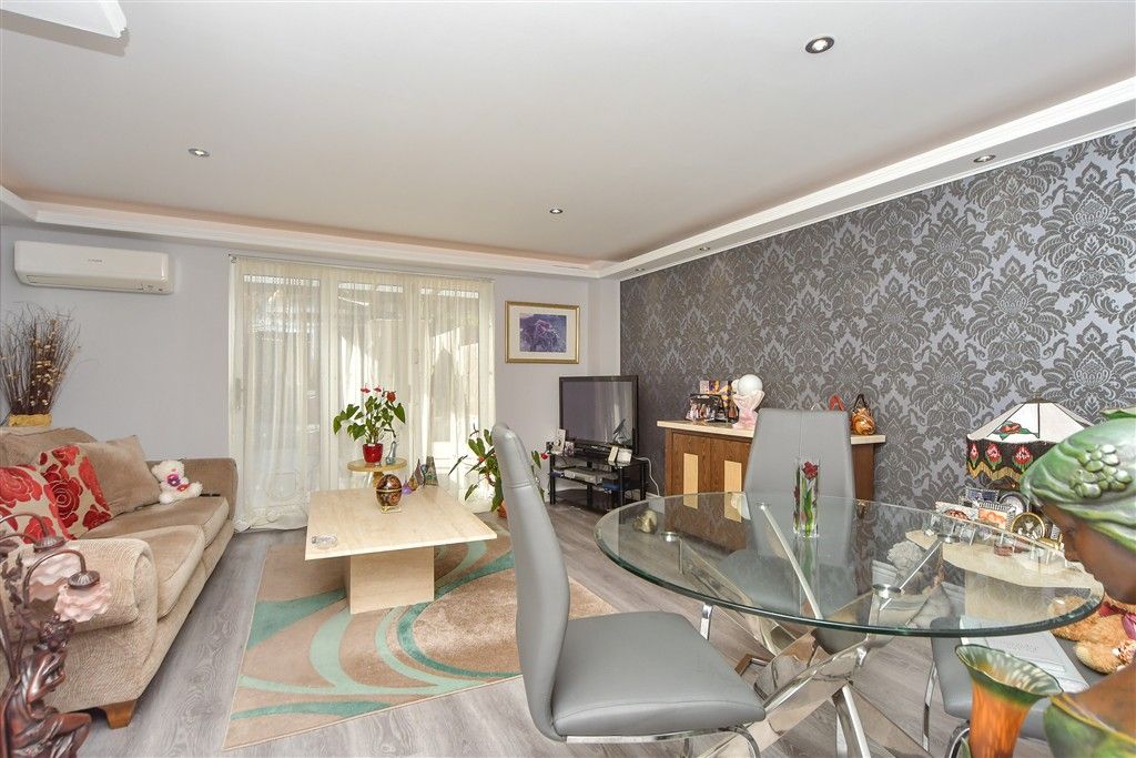 Property photo 3 of 13 Lounge/Diner