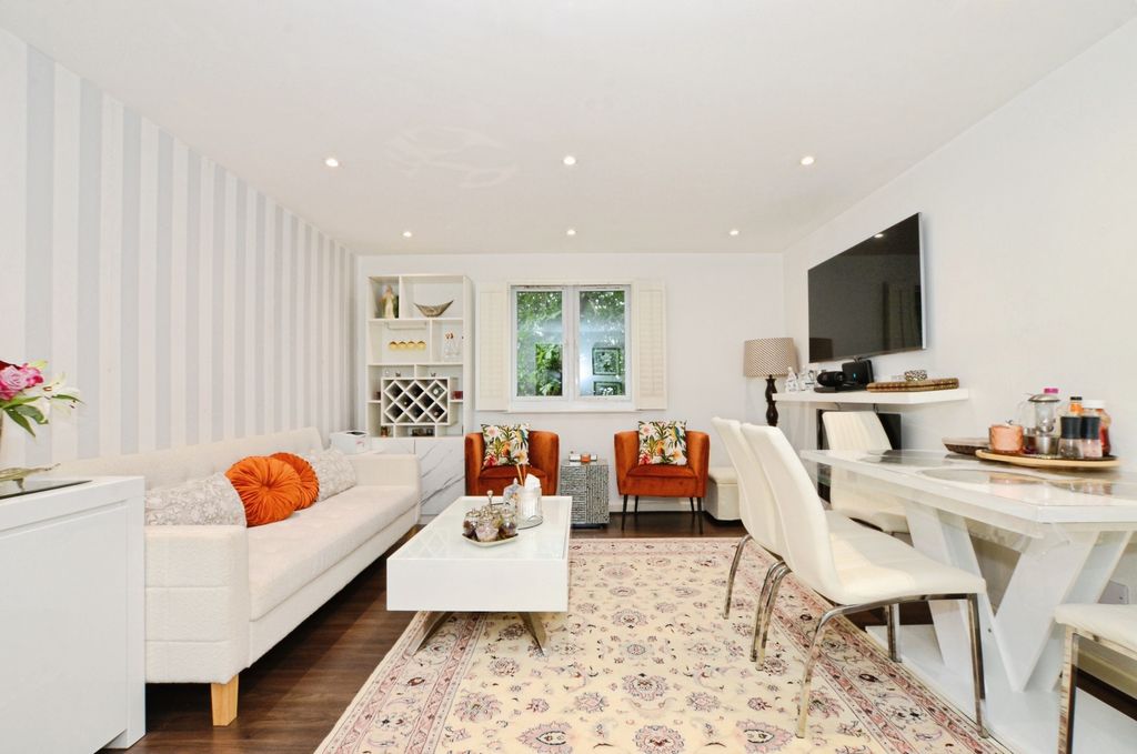 Property photo 1 of 20 Reception Room