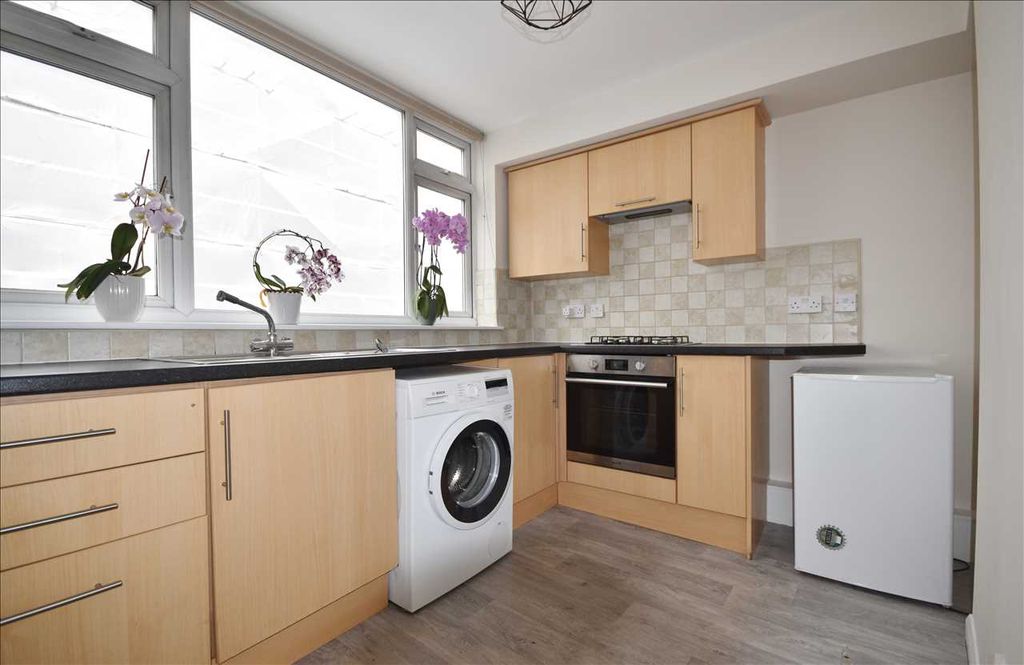 Property photo 3 of 5 Kitchen
