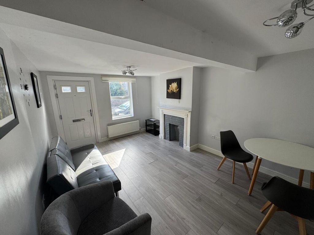 Property photo 3 of 11 Living Room