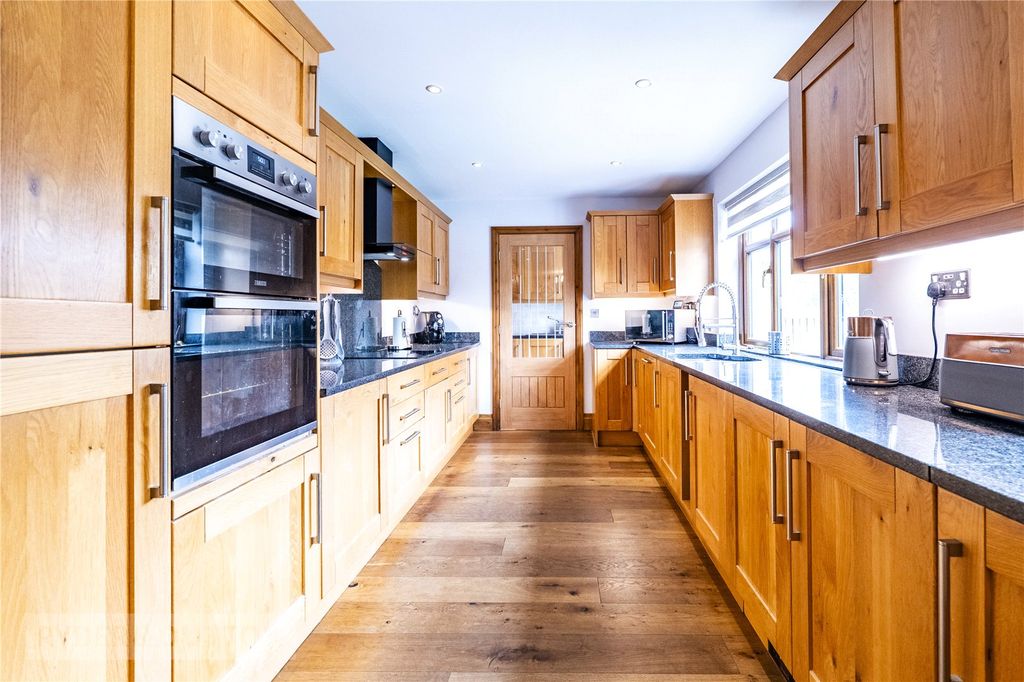 Property photo 3 of 27 Kitchen/Diner