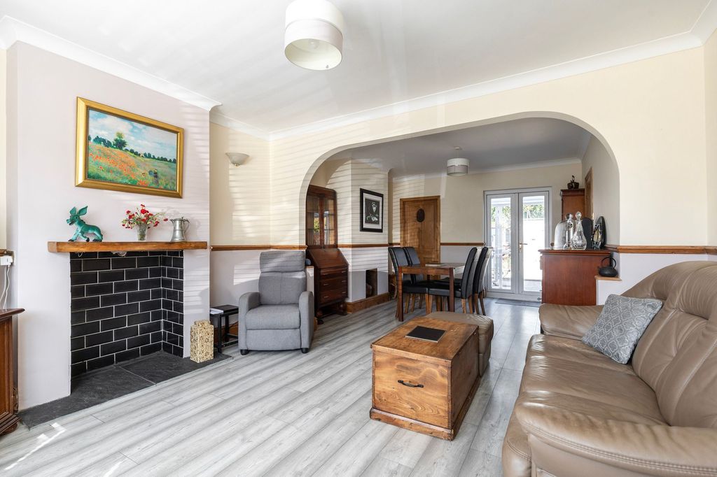 Property photo 2 of 18