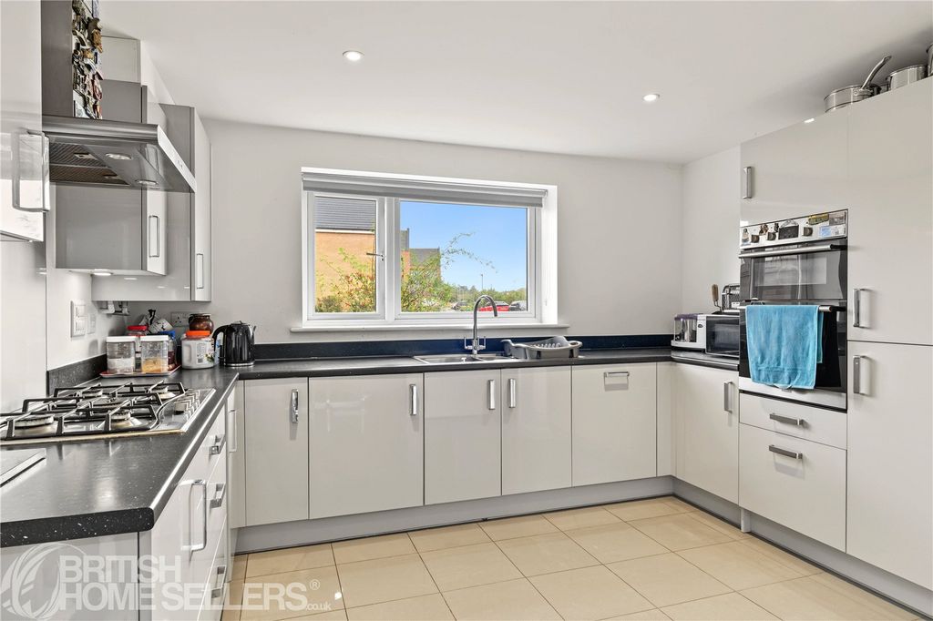Property photo 2 of 15 Picture No. 11