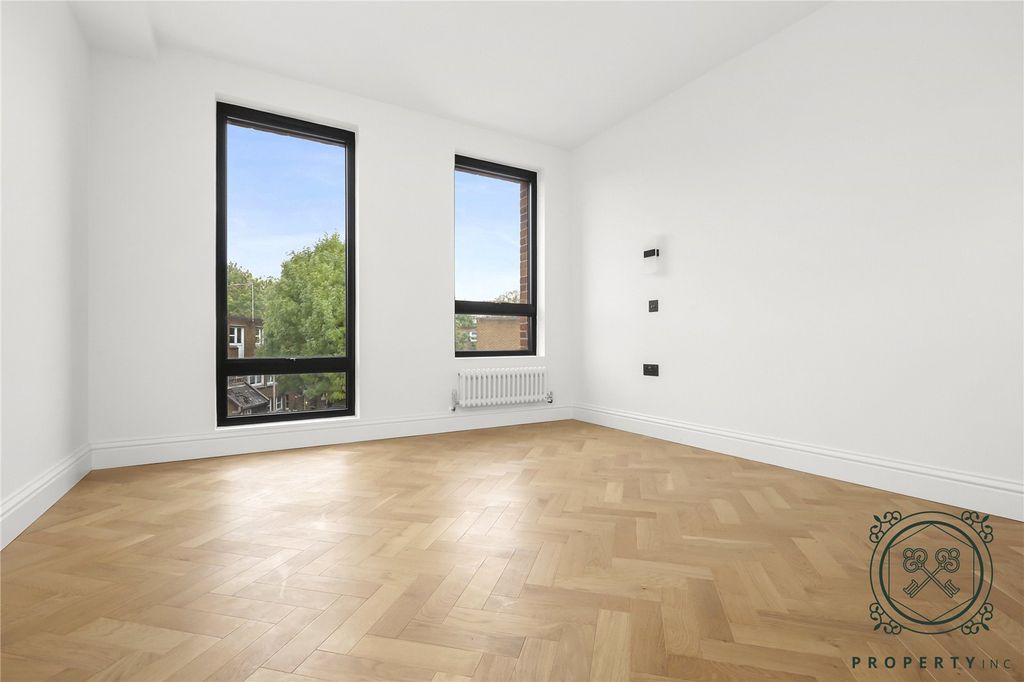 Property photo 3 of 12 Bedroom