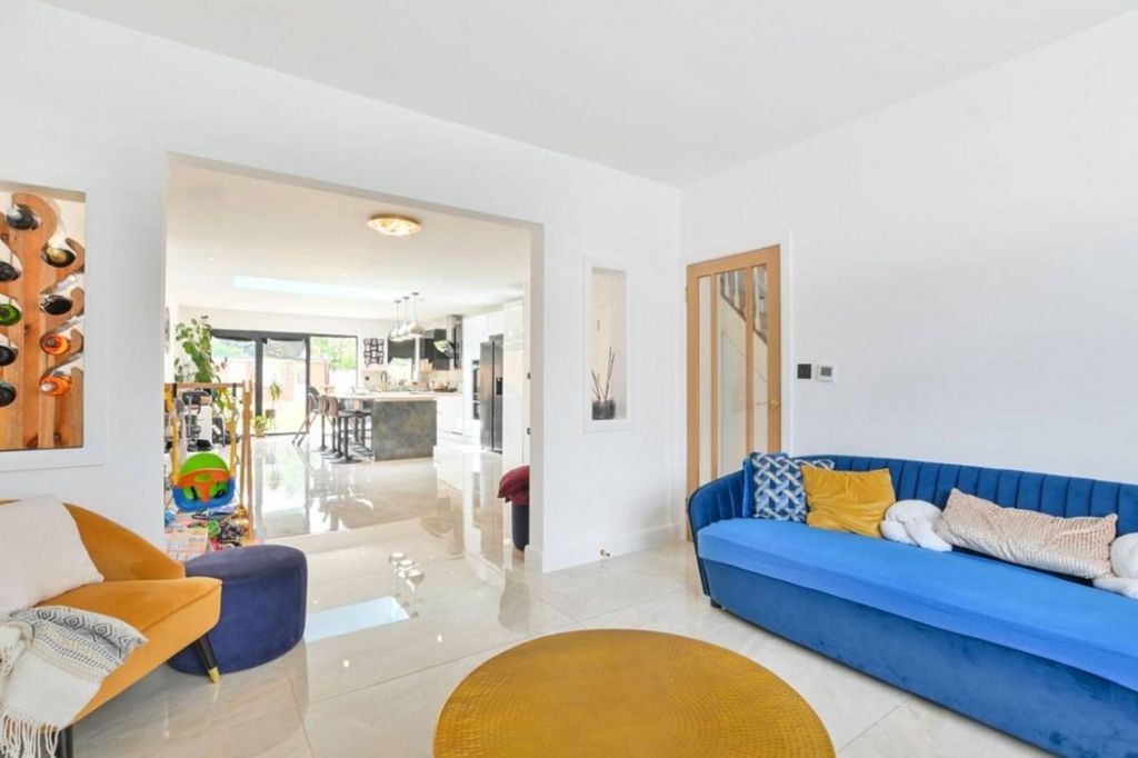 Property photo 1 of 16