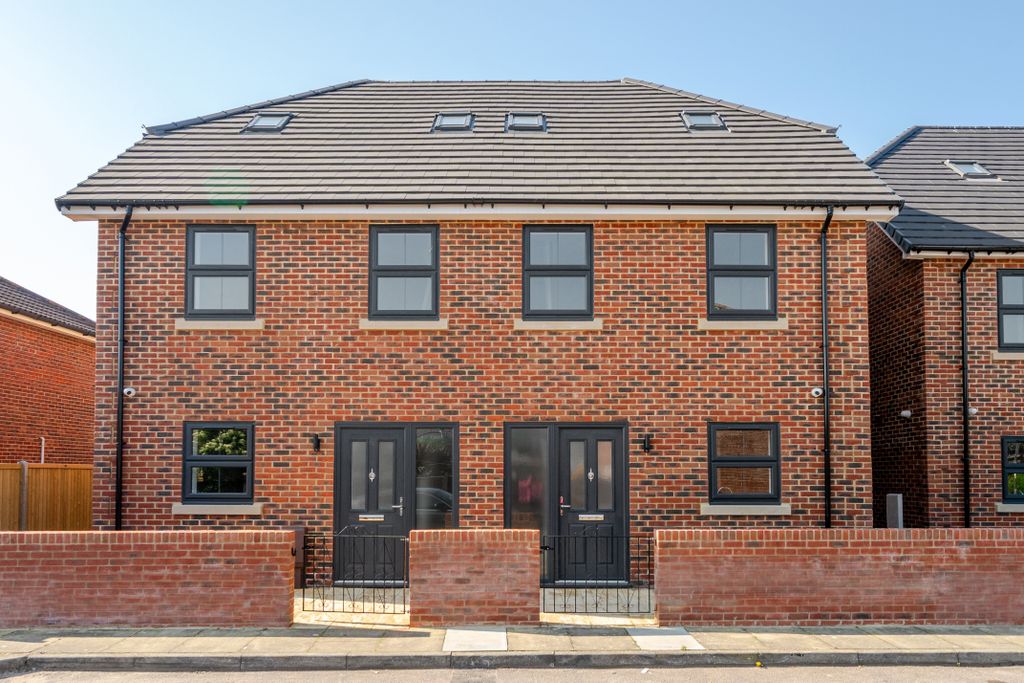 Property photo 1 of 20 1286563 (1)