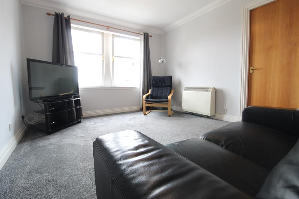 Property photo 2 of 9 Lounge Alt 2