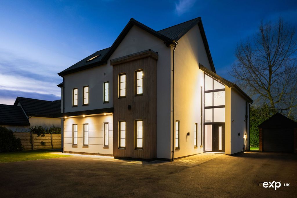 Property photo 1 of 43