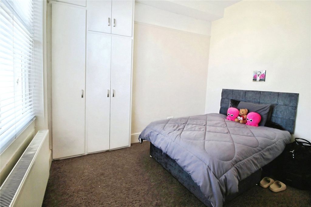 Property photo 3 of 6 Double Bedroom