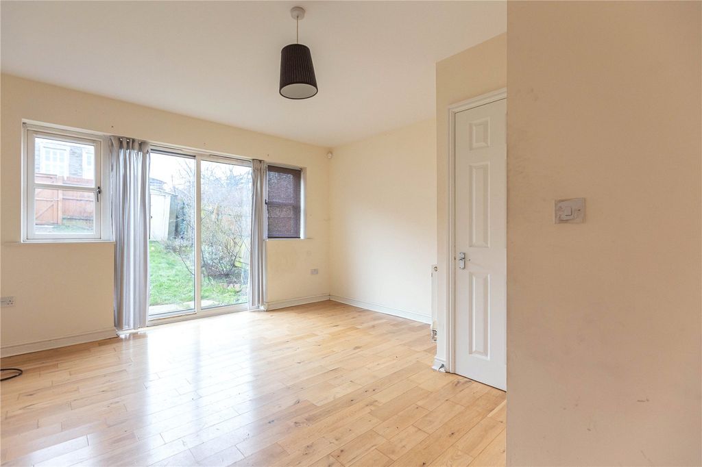 Property photo 1 of 19 Picture No. 24